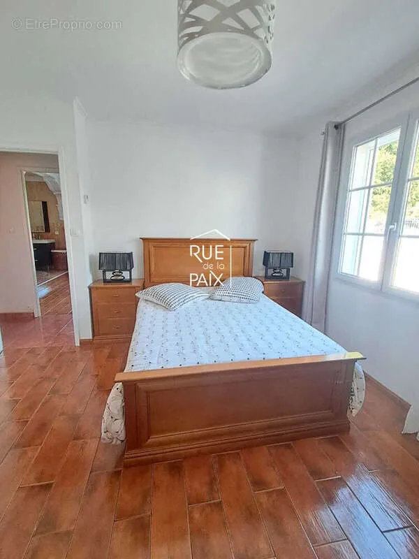Chambres - Maison de Plain-Pied avec Piscine à Naintré