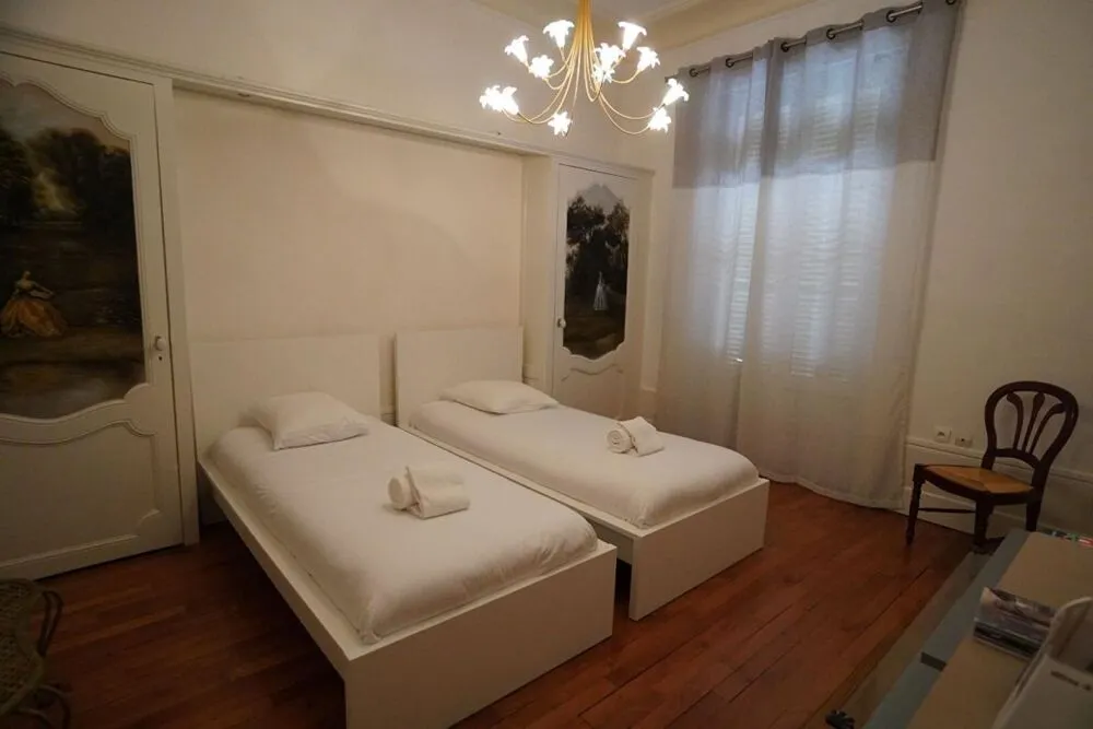 Chambres - Appartement Meublé avec Balconnet à Dijon