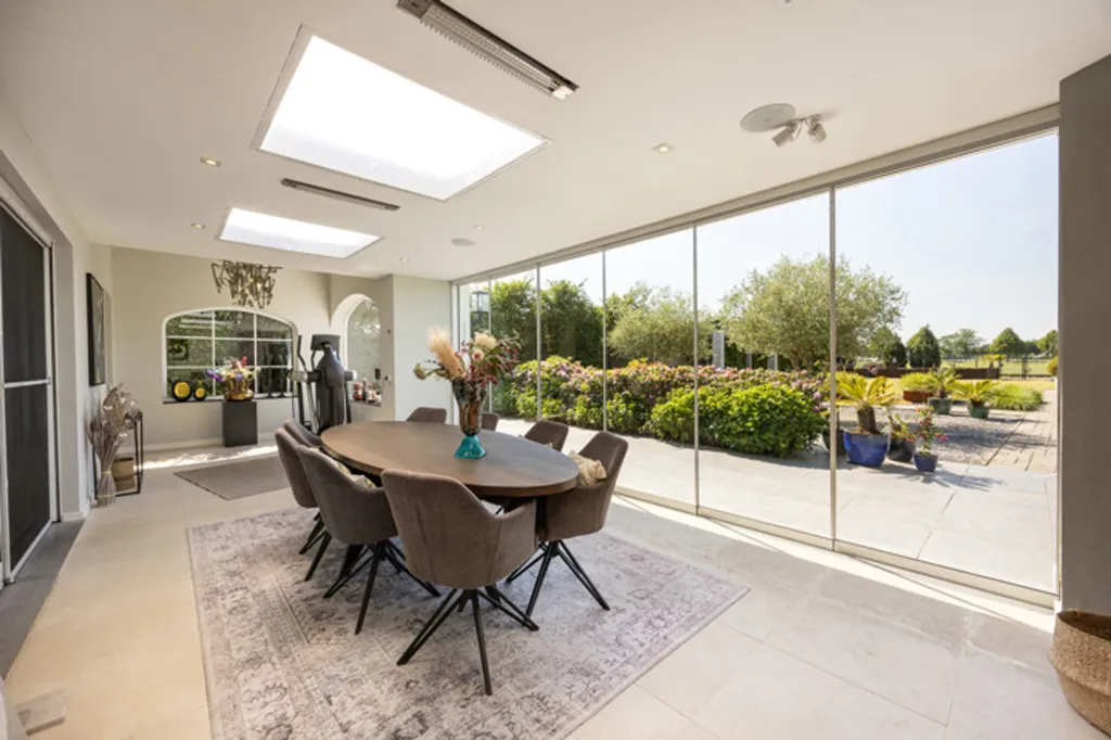 Sala da pranzo - Villa with Swimming Pool in Poppel