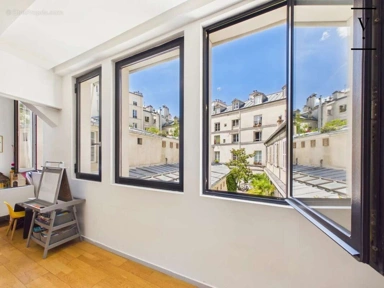 Balcone - 3-Piece Parisian Flat with West View