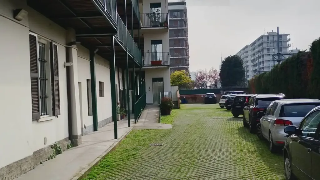 Välivaade - Armed Bilocale with Balcony in Milan