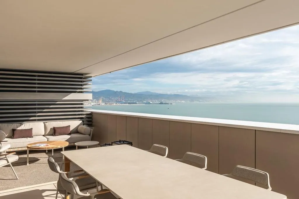 Terrace - Luxury Beachfront Flat with Pool in Marbella