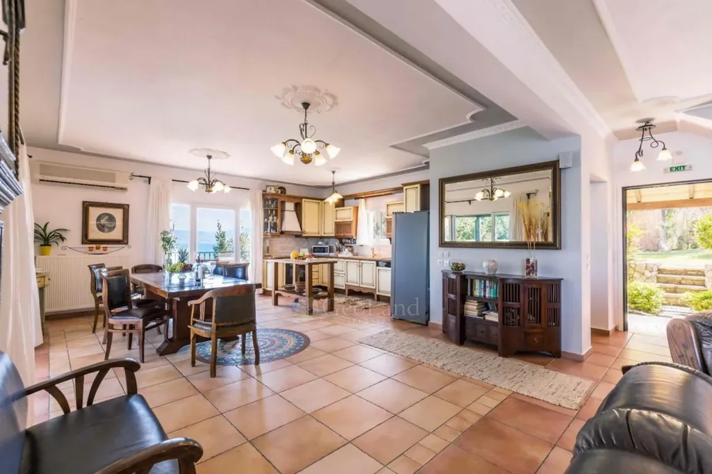 Söögituba - Beachfront Villa with Private Beach in Corfu