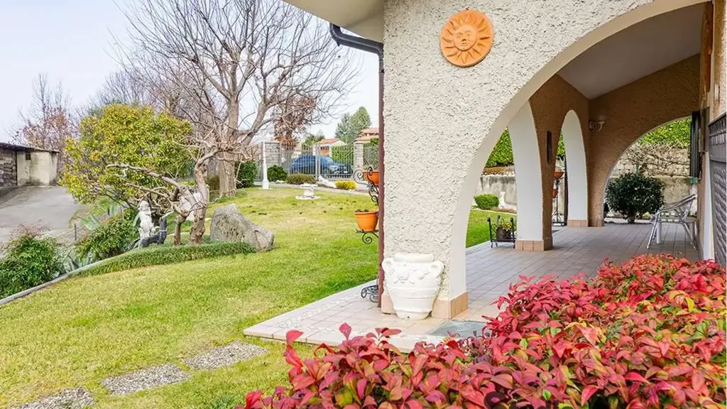 Jardin - Luxury Villa with Panoramic View in Ello