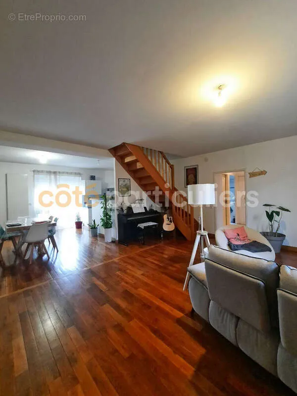 Séjour - Appartement Duplex avec Balcon à Dole