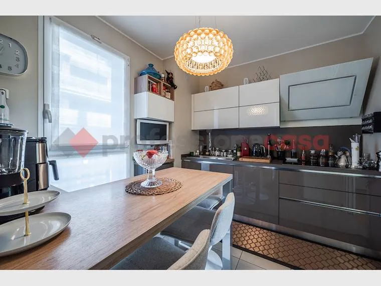 Cucina - Modern 3-Bedroom Apartment in Buccinasco