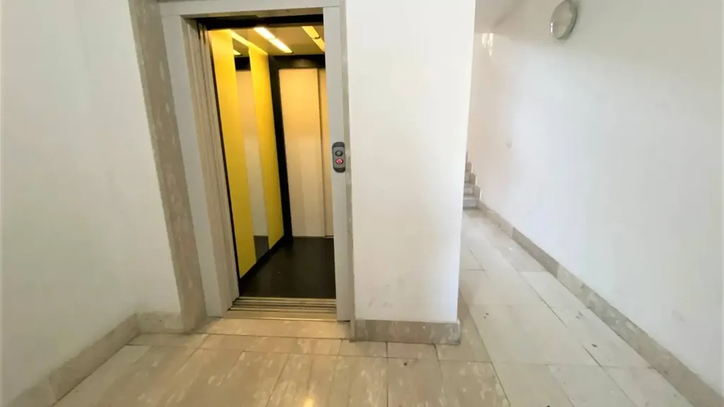Esik - Modernised Triplex with Terrace in Catanzaro