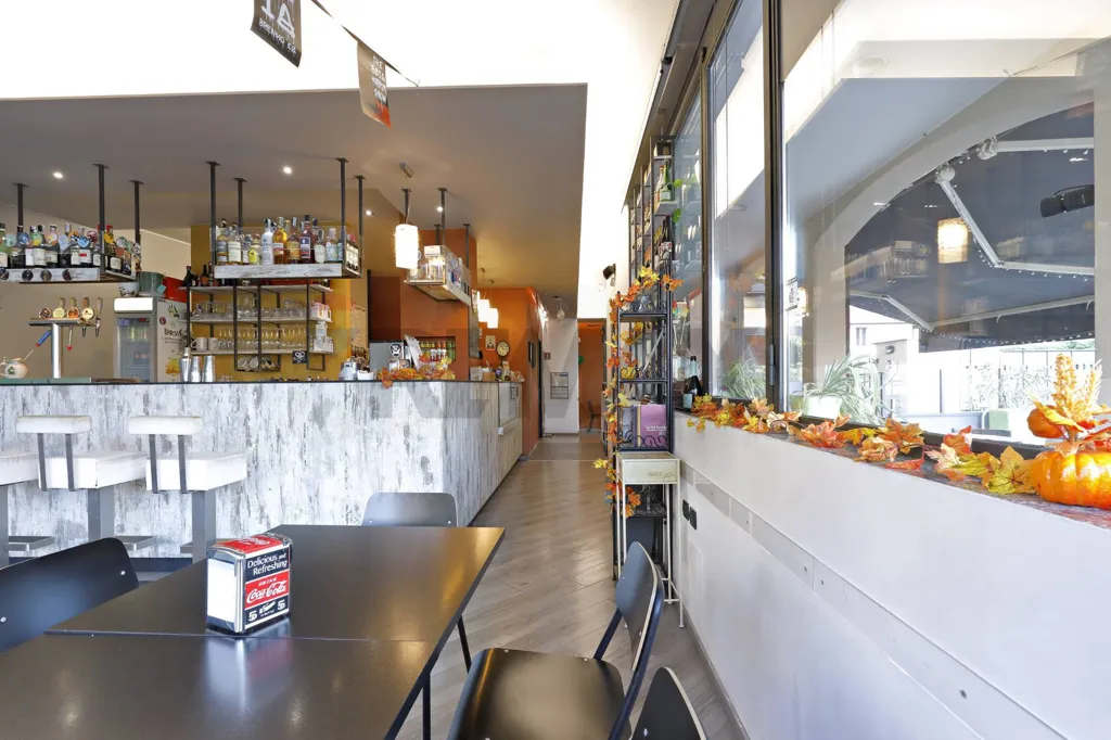 Pièces - Bar with Outdoor Seating in Desio