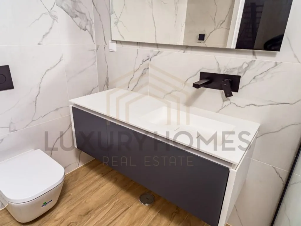 Salles de bain - Luxury Duplex with Terrace in Almancil