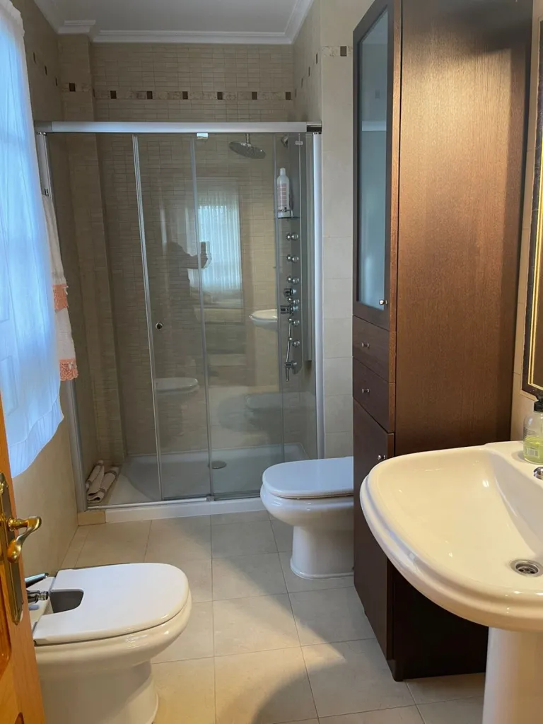 Bathrooms - Chalet with Large Garden in Barcena de Cicero