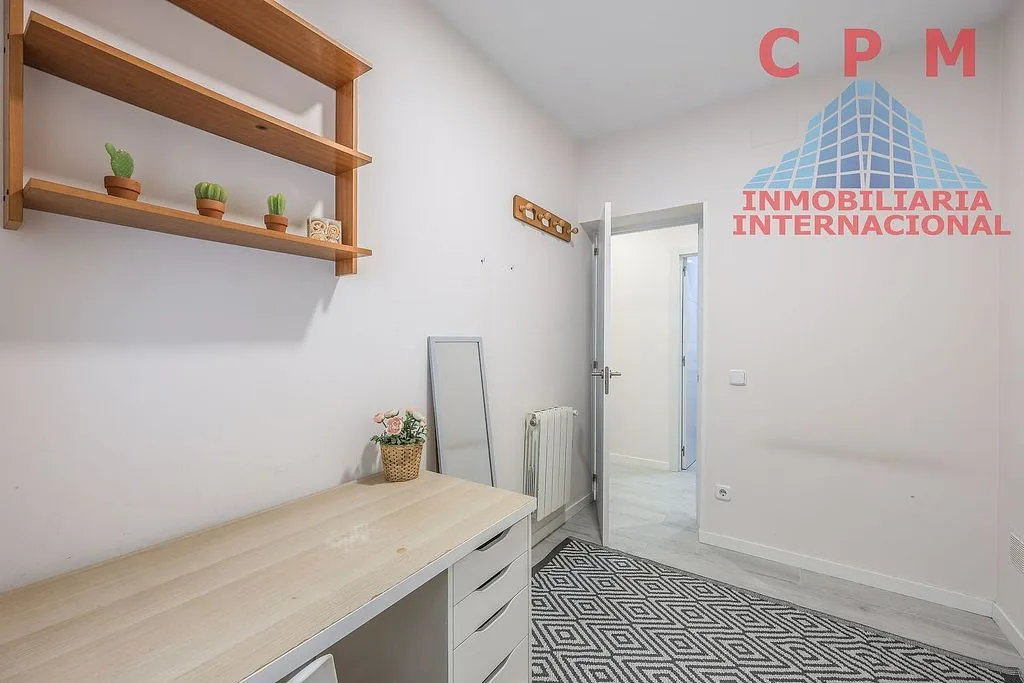 Bureau - Twin-Occupancy Flat with Terrace in Embajadores