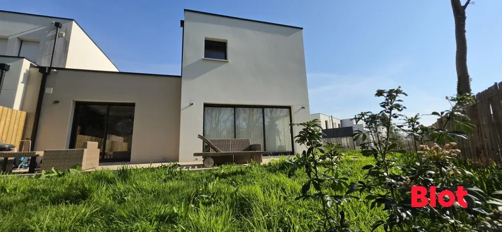 Giardino - Contemporary House with Garden in Lorient
