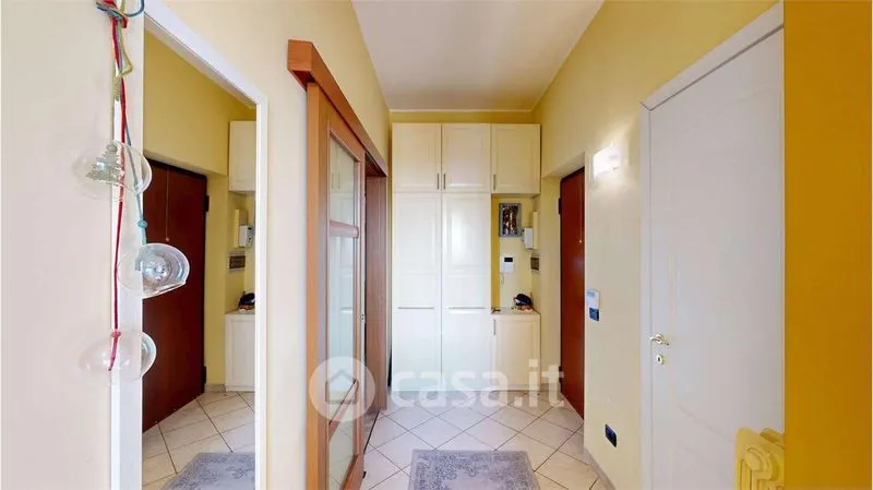 Esik - Spacious 3-Bedroom Apartment in Arcore