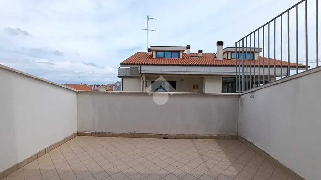 Terrass - Semi-detached House with Garden in Pineto