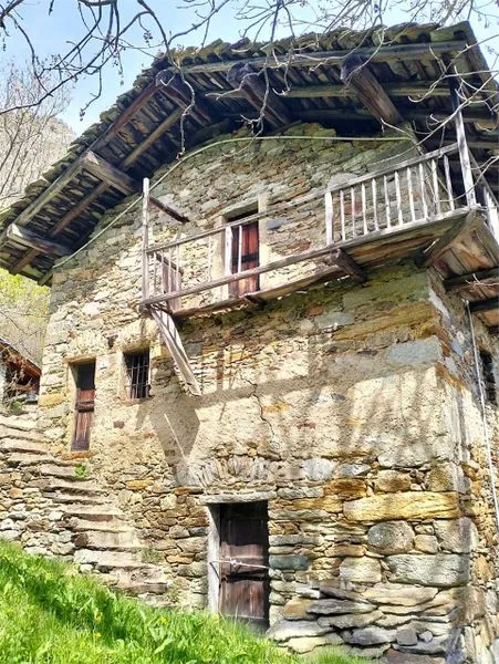 Esterno - Rustic Farmhouse with Mountain View in Perloz