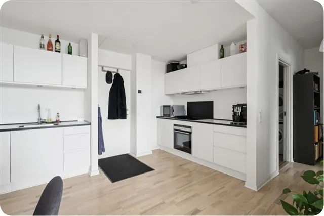 Kitchen - Spacious 2-Bedroom Apartment in Central Bagsværd