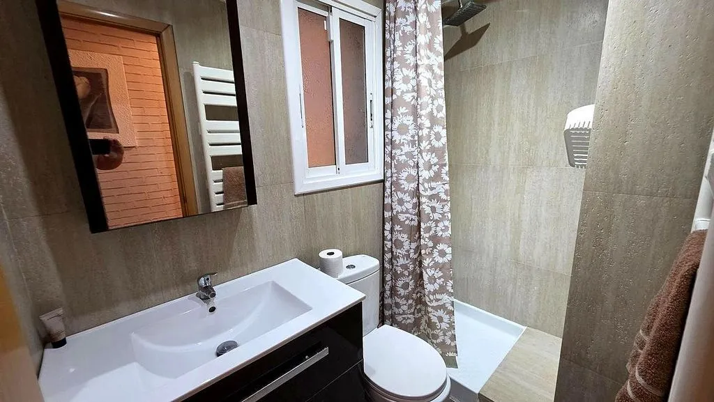 2-Bedroom Apartment with West View in Egara