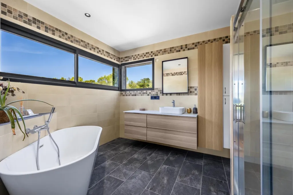Vannitoad - Contemporary Villa with Panoramic Views near Montpellier