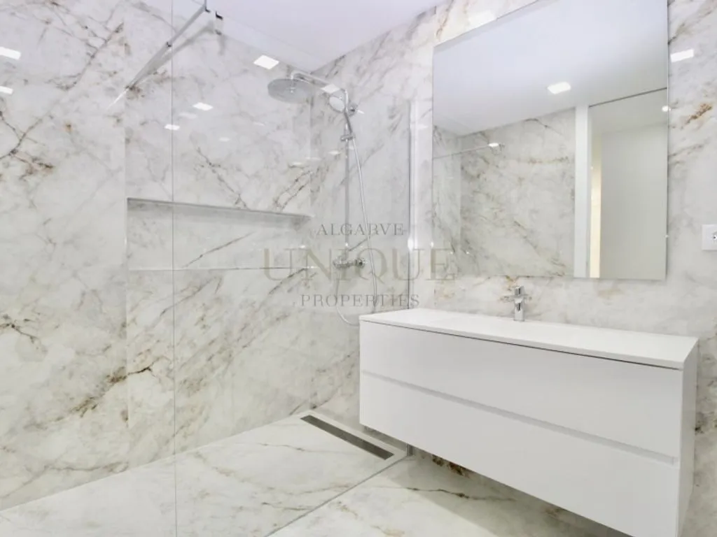 Vannitoad - Luxury Flat with Rooftop Pool in Lagos