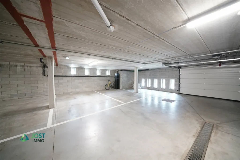 Garage - Appartement Moderne avec Balcon à Winseler