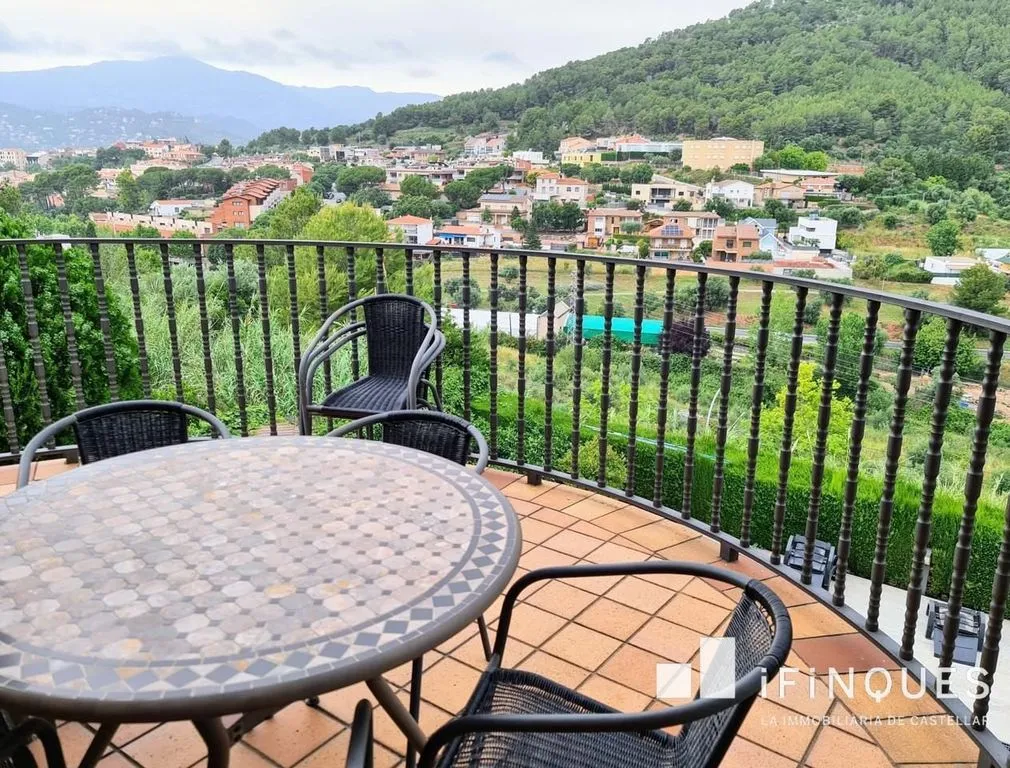 Terrass - Luxury Villa with Private Pool in Castellar del Vallès