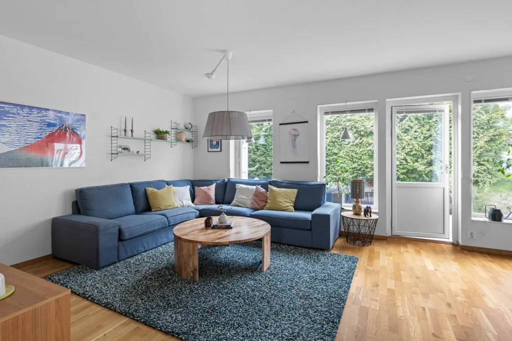 Elutuba - Modern Flat with House-Style Feel in Central Älta