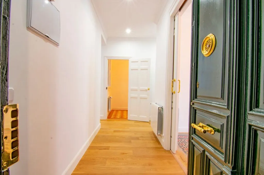 Esik - Charming Flat with Balcón in Madrid's Centro
