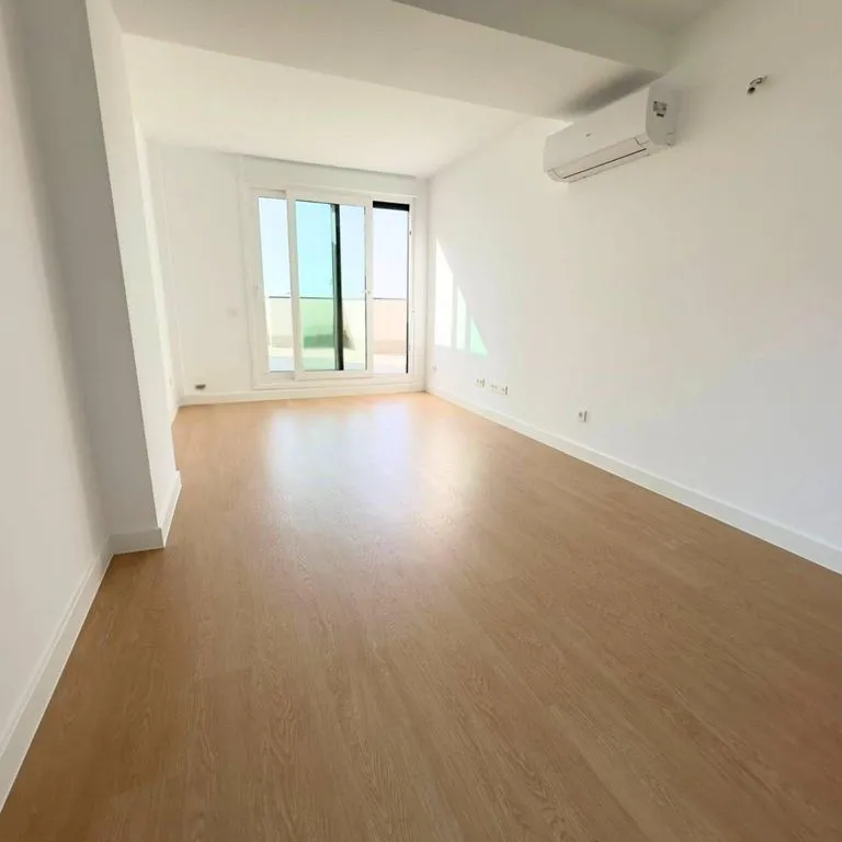 Toad - Luxury Flat with Large Terrace in Arganda