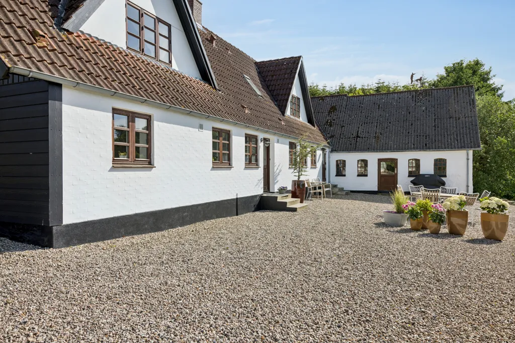 Esterno - Modernised Farmhouse with Private Lake in Stenstrup