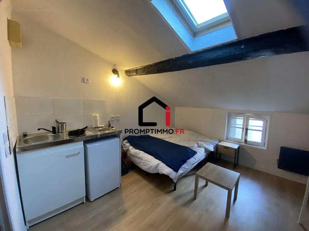 Pièces - Immeuble rénové avec appartements meublés à Béziers