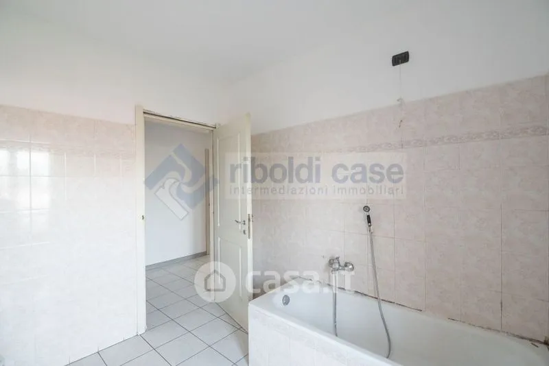 Vannitoad - Four-Room Apartment with Balconies in Mariano Comense