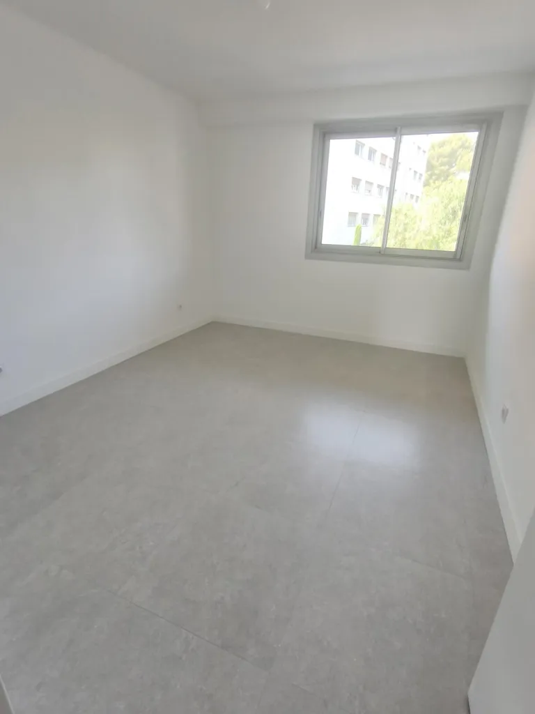 Pièces - Appartement Refait à Neuf avec Garage à Proximité de l'Autoroute