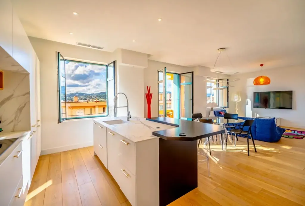 Cuisine - Appartement Luxueux avec Vue Mer à Sainte-Maxime