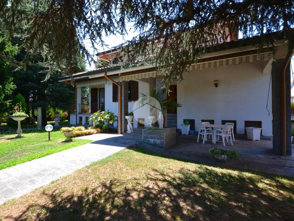 Terrass - Detached Villa with Garden in Vittuone