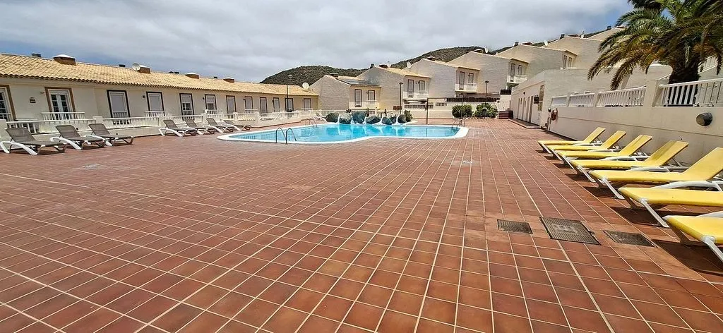 Bassein - Semi-Detached Villa with Pool in Chayofa
