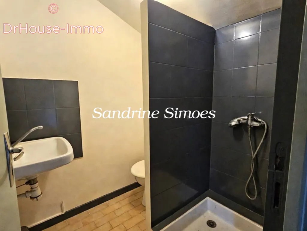 Salles de bain - Maison avec Terrain et Dépendances à Montmorillon