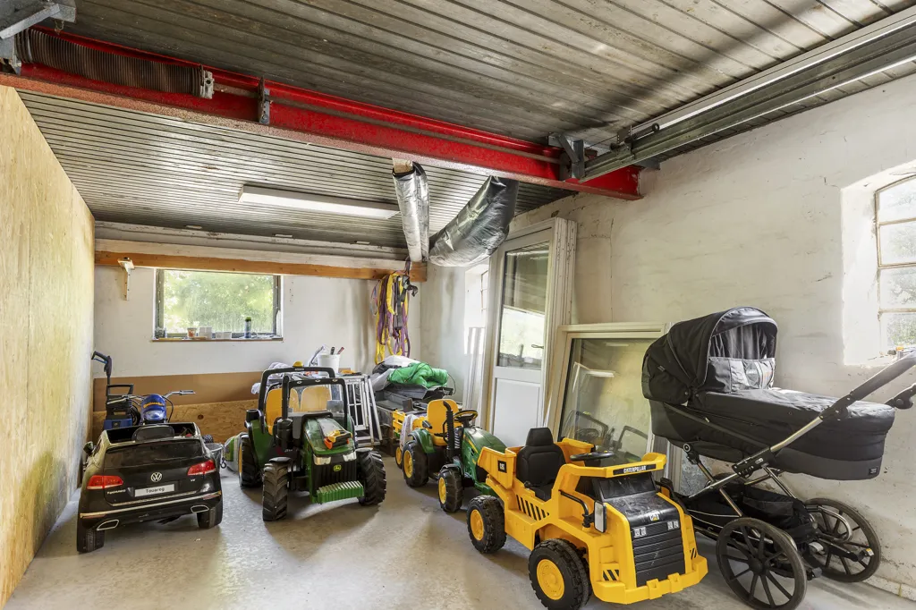 Garage - Farmhouse with Varmepump in Holbæk