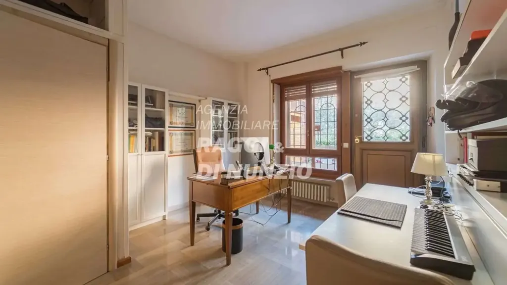 Bureau - Independent Villa Apartment with Garden in Grottaferrata