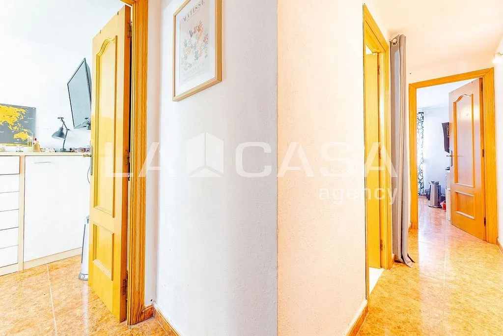 Esik - Duplex with Terrace in Trinitat