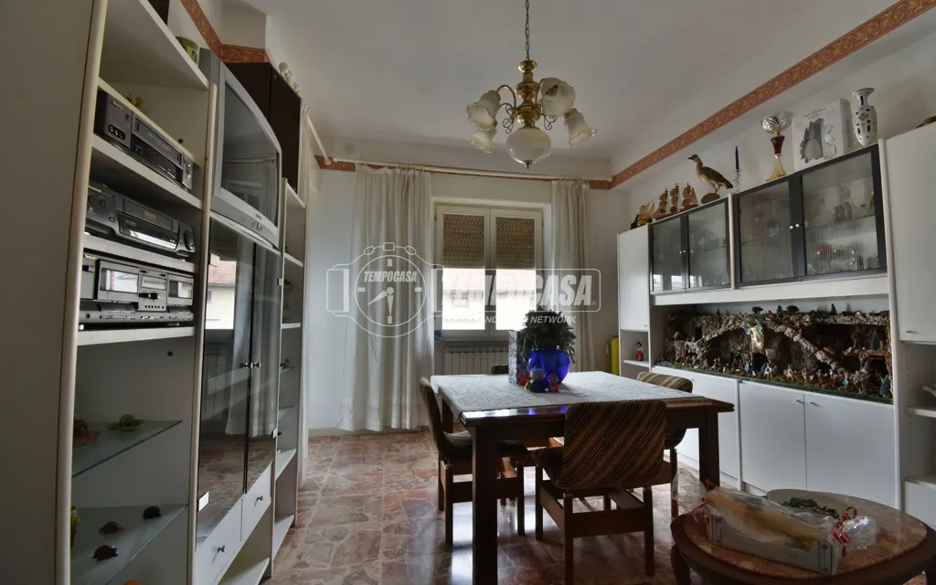 Sala da pranzo - Duplex con due balconi in zona semicentrale a Tolentino