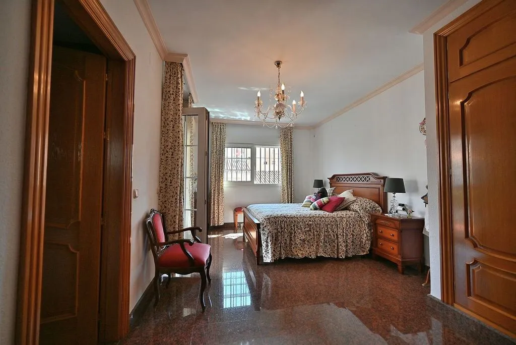 Magamistoad - Corner Townhouse with Private Terrace in Fuengirola