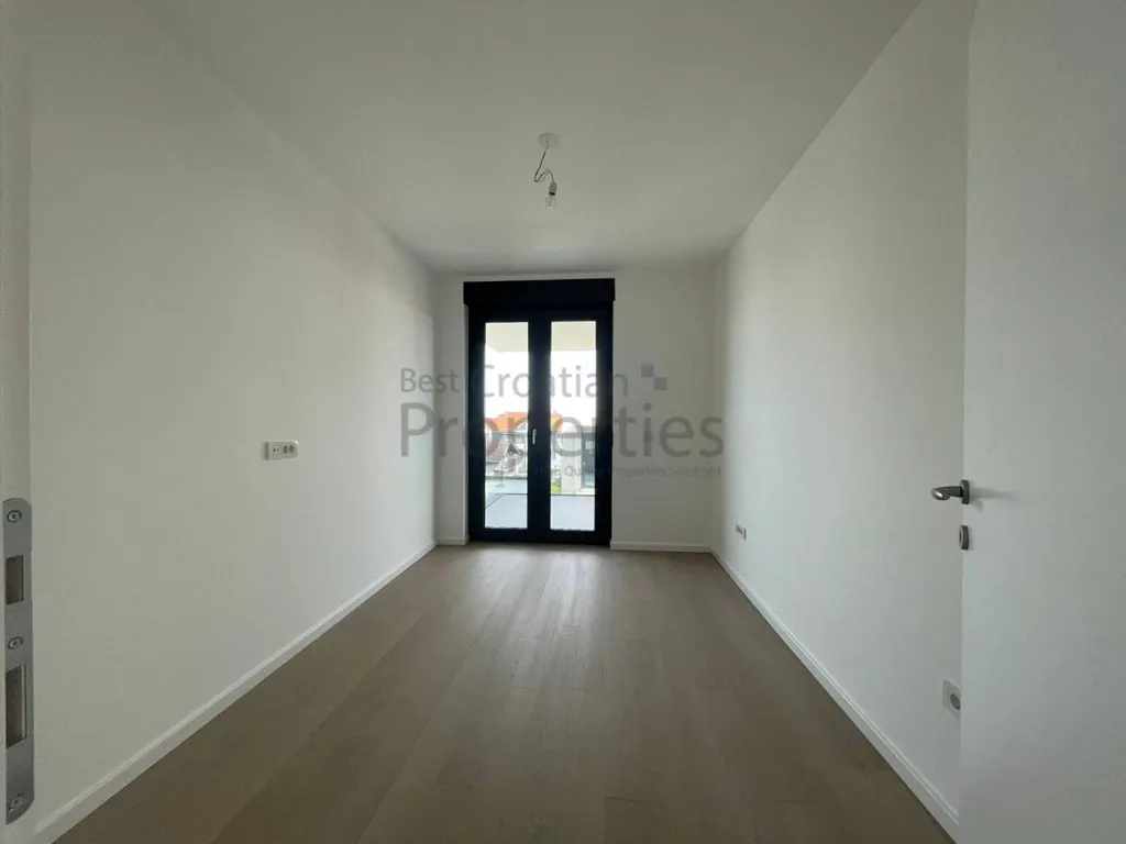 Entrée - 4-Bedroom Apartment with Balcony in Velika Gorica