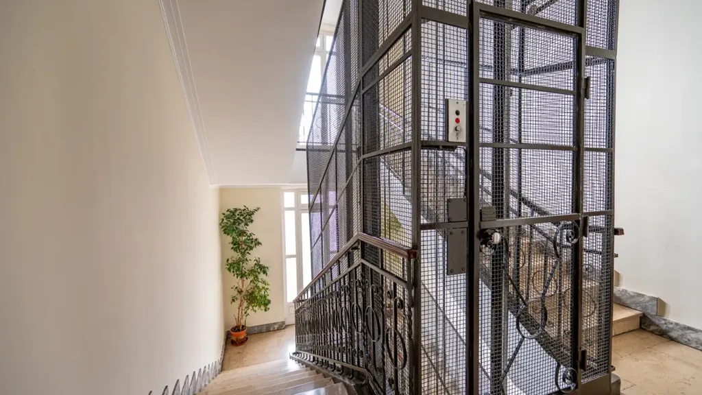 Pièces - Panoramic Apartment with Balcony in Turin