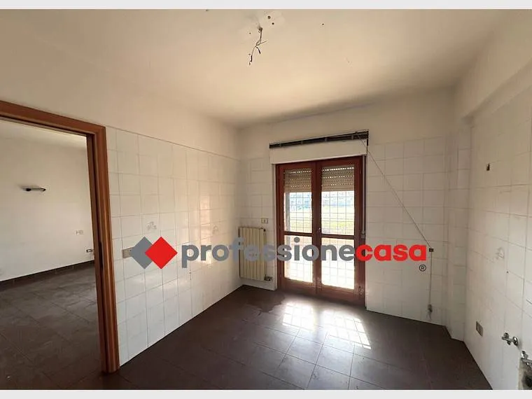 Stanze - Appartamento con doppia esposizione e terrazzo a Pomezia