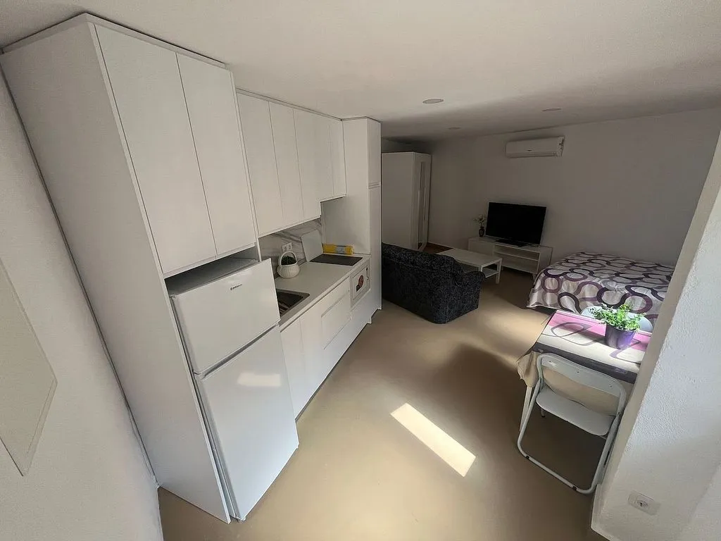 Cuisine - Furnished Studio with Air Conditioning in Vva del Trabuco