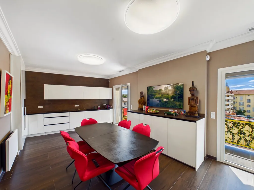 Salle à manger - Appartement Luxueux avec Balcons à Menton