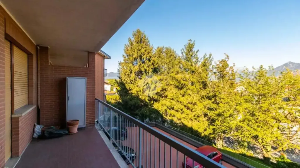 Balcone - Spacious Apartment with Balcony in Rosta
