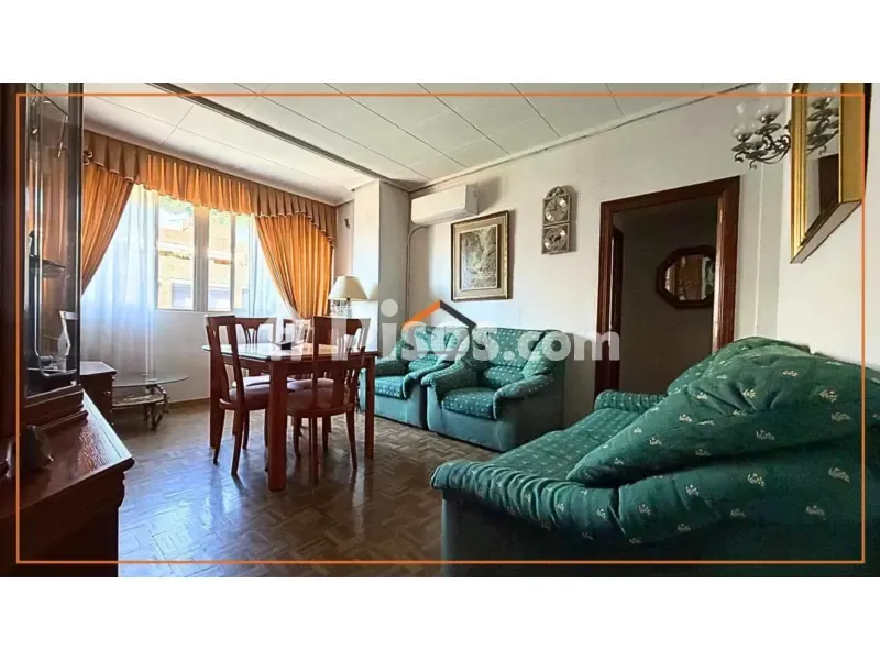 Soggiorno - Bright 3-Bedroom Flat with South View in Retiro