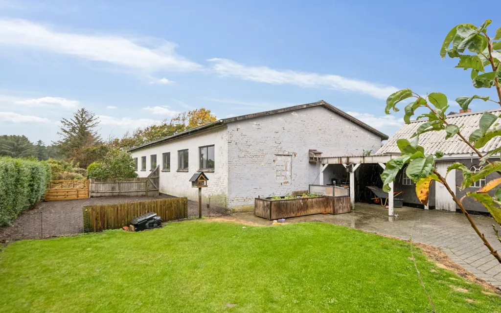 Aed - Modernised Villa with Terrace in Poulstrup