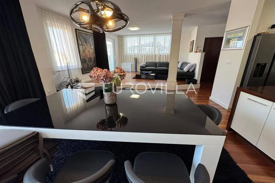 Salle à manger - Luxury Penthouse with Plot in Bol Town Centre